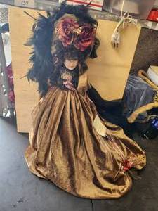 lot 126 image: Vintage collectible doll Olivia by Elsie Massey collection - #296 of 2500