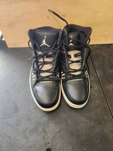 lot 175 image: Pair of Jordan 1 Flight sneakers - black and Grey