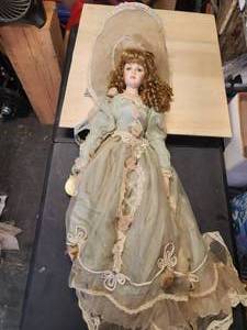 lot 149 image: Vintage collectible doll - Emerald Doll Collection - Irene