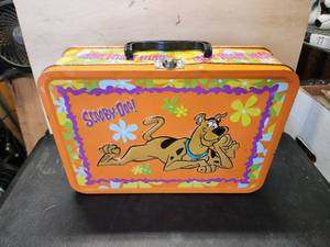 lot 153 image: Large metal Scooby Doo lunch box