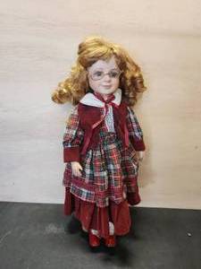 lot 162 image: Ashley Belle collectible doll