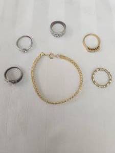 lot 178 image: Selection of rings and a gold bracelet - no markings