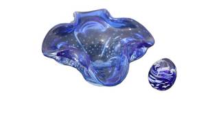 lot 27 image: Murano Art Glass Bowl and Egg Shaped Paperweight signed on bottom