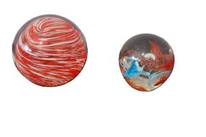 lot 28 image: Two Vintage Paperweights
