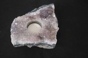 lot 32 image: Amethyst Quartz Tea Light Holder