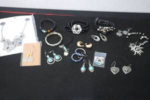 lot 41 image: Various Jewelry Lot of Earrings and Necklaces
