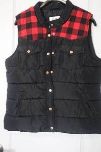 lot 56 image: Womens Vest large, non smoker
