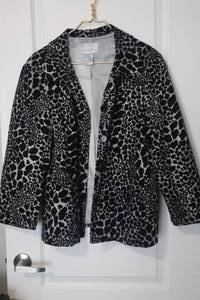 lot 61 image: Womens Jacket, Large, Used , Non Smoker