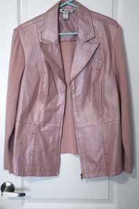 lot 62 image: Womens Jacket, 1X, non smoker
