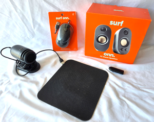 lot 518 image: Onn Surf PC stereo speakers, PC mouse, recording microphone, USB storage stick, mouse pad