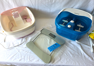 lot 528 image: Homedics his and hers foot spas, plus a Taylor digital scale