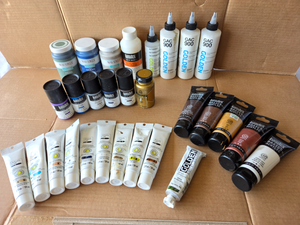 lot 530 image: Liquitex, Artists Loft, Waverly, GAC900 acrylic paints as shown