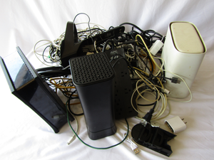 lot 580 image: Assorted electronics & various cords as shown