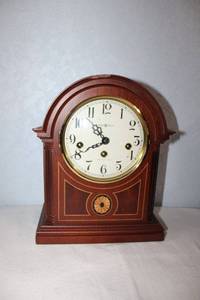 lot 11 image: Howard Miller Westminster chime mantle clock 340-020