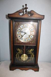 lot 38 image: Vintage Alaron 31 day clock with pendulum