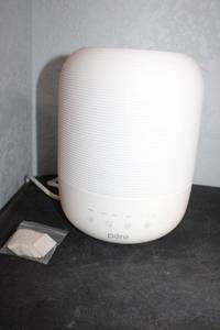 lot 39 image: Pure Enrichment Hume humidifier with lights and sleep button