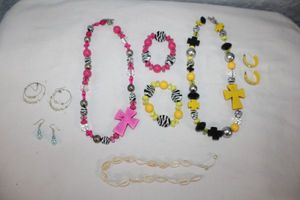 lot 47 image: Jewelry selection