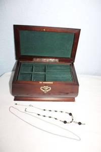 lot 49 image: Jewelry box with necklaces