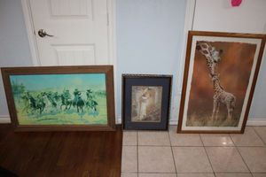 lot 27 image: Wall art Dash for the timber painting, Jesus print, and giraffe poster