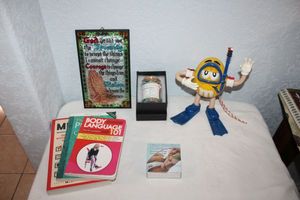 lot 64 image: M&M shower radio, snoring guard, books and Bible encouragement bottle plus Serenity prayer sign