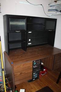 lot 63 image: Work desk with separate upper storage piece
