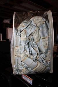 lot 114 image: Queen size bedding
