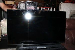 lot 115 image: Hisense TV model 50A7N with wall mount