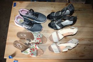 lot 118 image: Womens shoes size 910