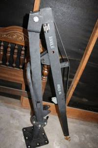 lot 139 image: Hydraulic medical lift