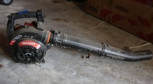 lot 147 image: Craftsman leaf blower