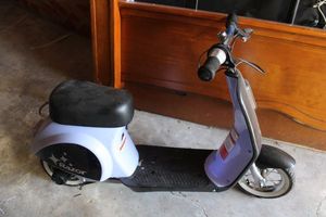 lot 145 image: Razor scooter