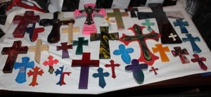 lot 151 image: Resin and decorative crosses