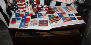 lot 153 image: Texas and USA decorations and painted tiles