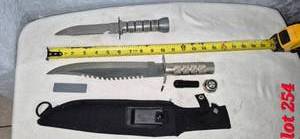 lot 254 image: Survival knives