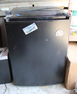 lot 197 image: Igloo dorm refrigerator