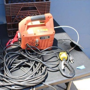 lot 212 image: Portable hoist crane