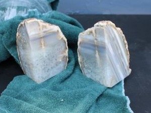 lot 221 image: Geode polisher stone bookends