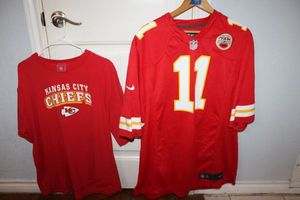 lot 97 image: Kansas City Chiefs jersey and t-shirt