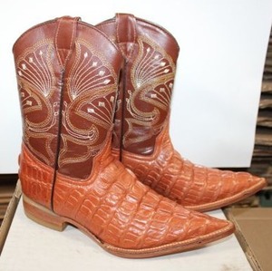 lot 9 image: NEW Kids Herrera brown crocodile boots, size 18