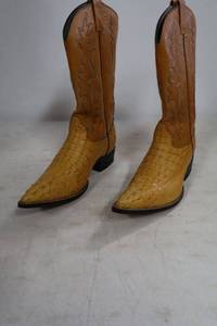 lot 190 image: Herrera buttercup and brown color boots size 8.5