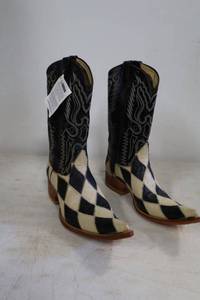 lot 192 image: Herrera black and white color boots size 8.5