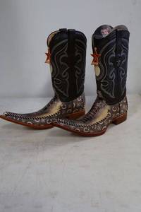 lot 193 image: Los Altos brown and black color boots size 8