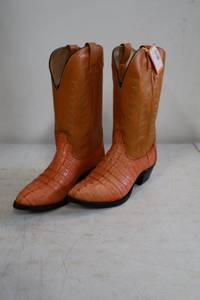 lot 194 image: Hacienda mango and brown color boots size 8.5