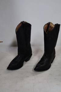 lot 195 image: Black ostrich boots size 8