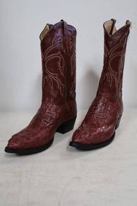 lot 199 image: Hacienda wine color boots size 9