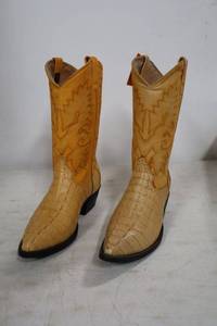 lot 301 image: Hacienda buttercup color boots size 9.5