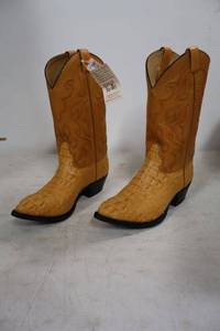 lot 302 image: Hacienda buttercup and light brown color boots size 9