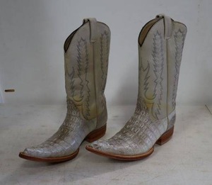 lot 310 image: Herrera natural grey color boots size 8