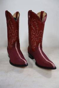 lot 319 image: Red Diamond wine color boots size 9