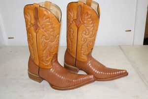 lot 179 image: Red Diamond lizard brown color boots size 8.5